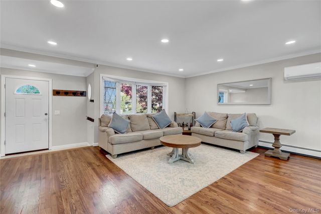 2 Oxford Avenue, Massapequa, NY 11758