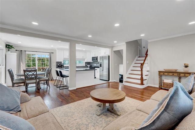 2 Oxford Avenue, Massapequa, NY 11758