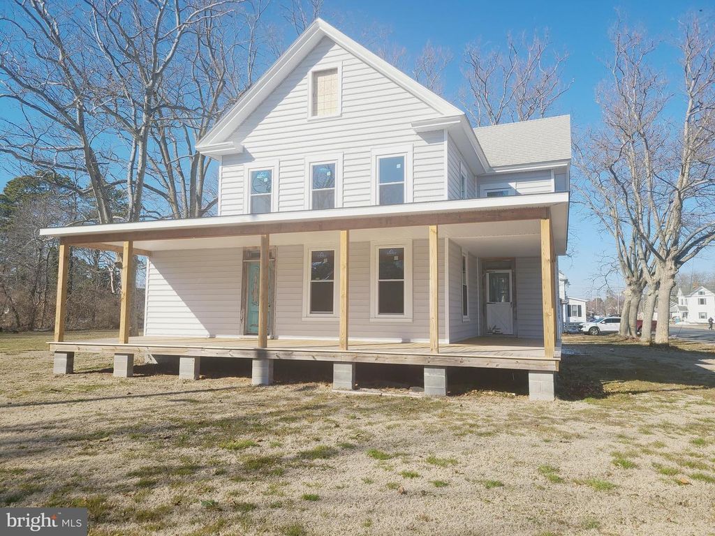 2 W MAIN STREET, Crisfield, MD 21817