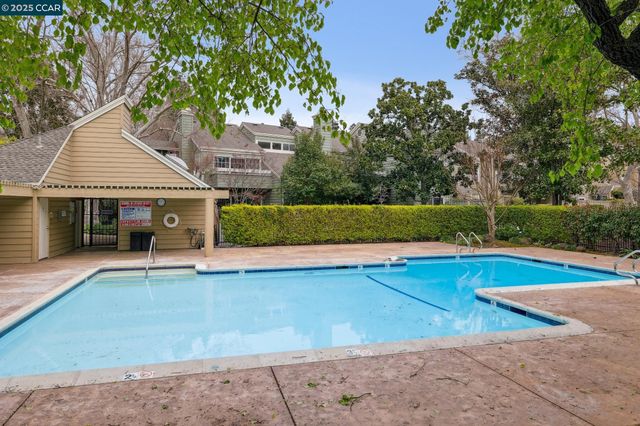 1839 Stratton Cir, Walnut Creek, CA 94598