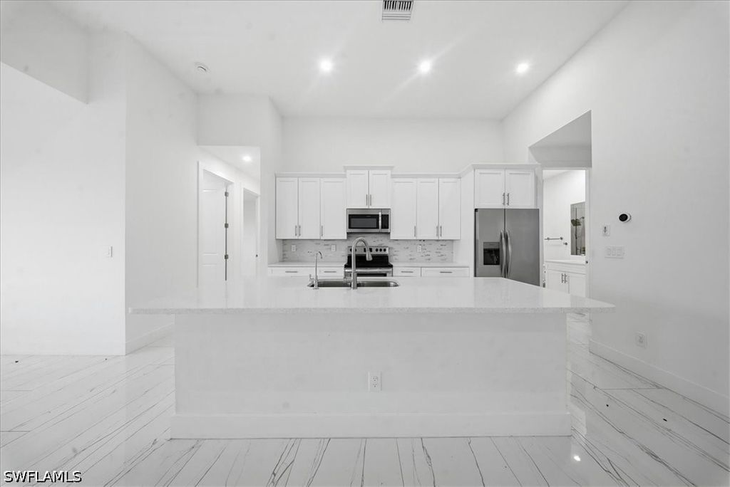 Image 12 of property listing at 1124 NE 35th LN, Cape Coral, FL 33909
