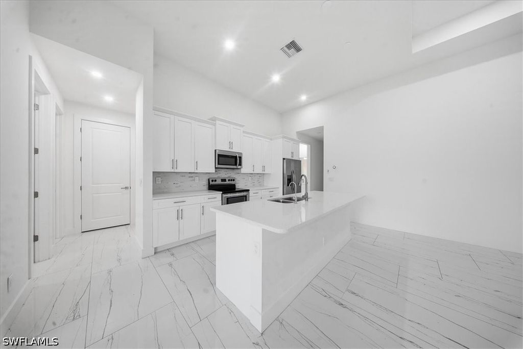 Image 13 of property listing at 1124 NE 35th LN, Cape Coral, FL 33909