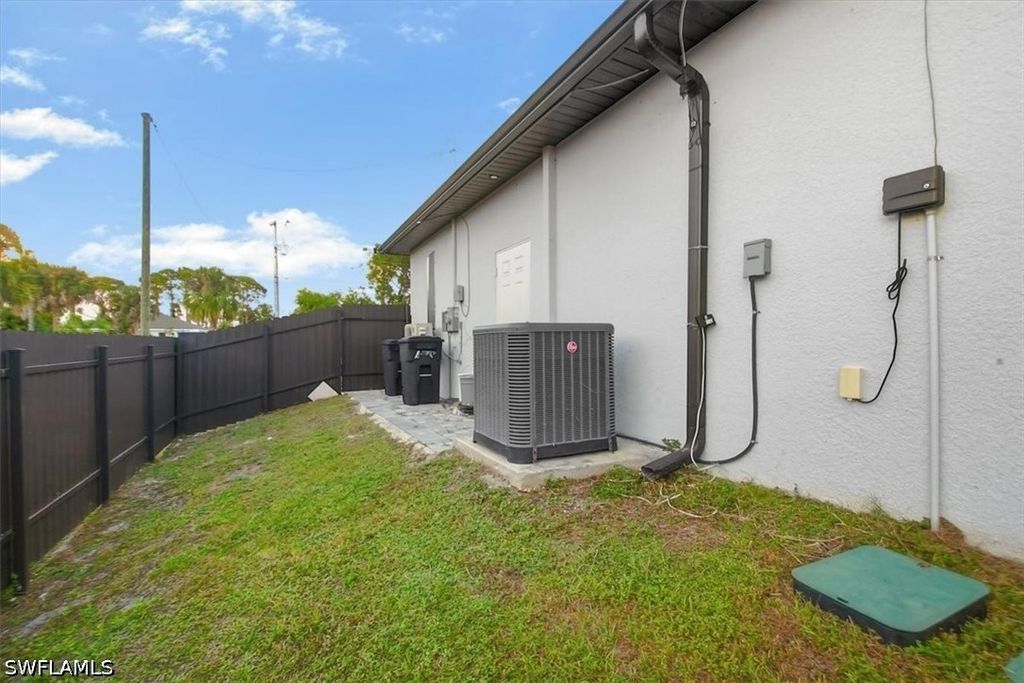 Image 40 of property listing at 1124 NE 35th LN, Cape Coral, FL 33909