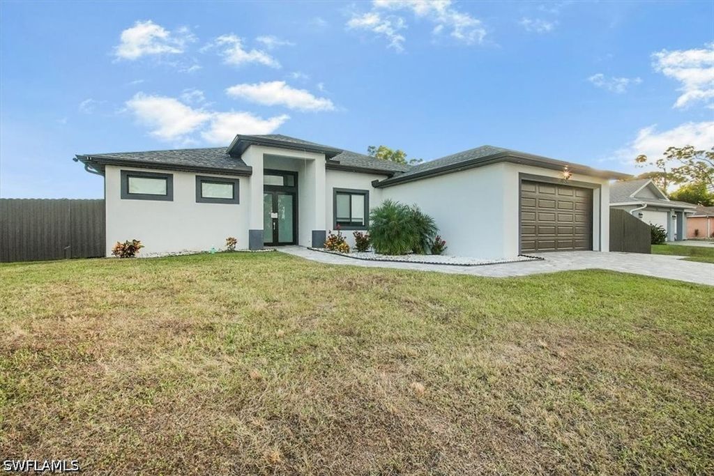 Image 6 of property listing at 1124 NE 35th LN, Cape Coral, FL 33909