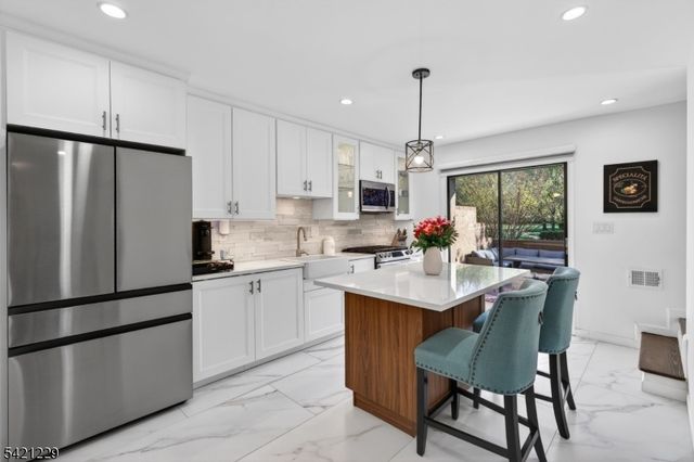 66 Kingsberry Dr 66, Franklin Twp., NJ 08873