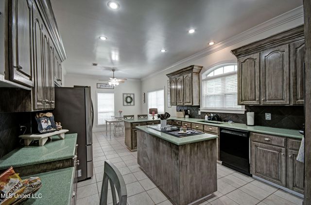 10010 Hwy 427, Philadelphia, MS 39350