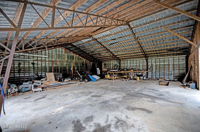10010 Hwy 427, Philadelphia, MS 39350