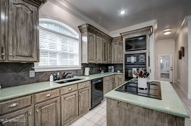 10010 Hwy 427, Philadelphia, MS 39350