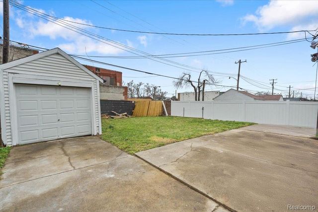 18061 Kentucky Street, Detroit, MI 48221