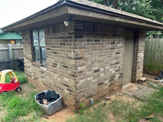 12008 SW 4th Street, Yukon, OK 73099