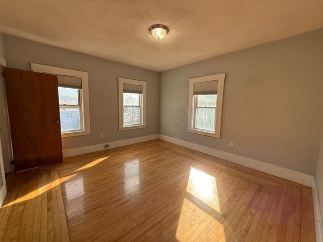 1 E Park Terrace 3, Worcester, MA 01604