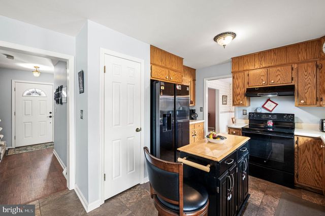 27 WINDLE CT, Coatesville, PA 19320