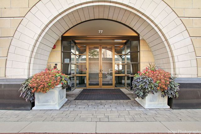 77 S Evergreen Avenue 206, Arlington Heights, IL 60005
