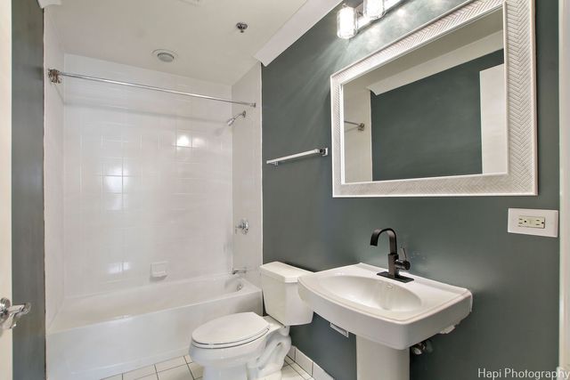 77 S Evergreen Avenue 206, Arlington Heights, IL 60005