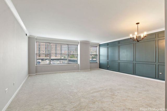 77 S Evergreen Avenue 206, Arlington Heights, IL 60005