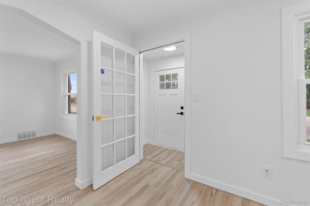 15510 Veronica Avenue, Eastpointe, MI 48021