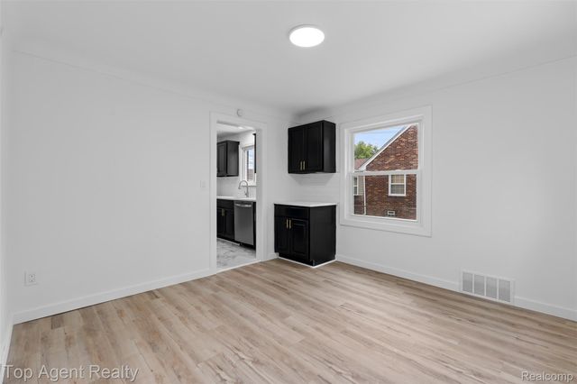 15510 Veronica Avenue, Eastpointe, MI 48021