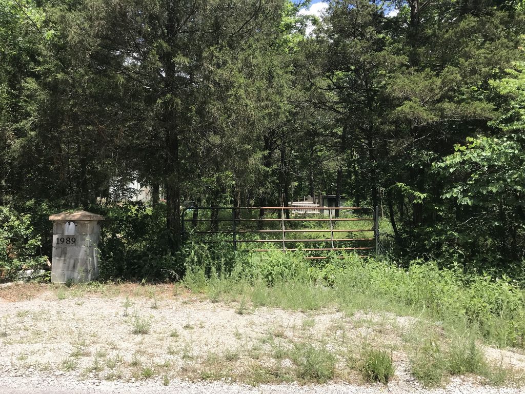 1989 Luther Sharp Rd, Columbia, TN 38401