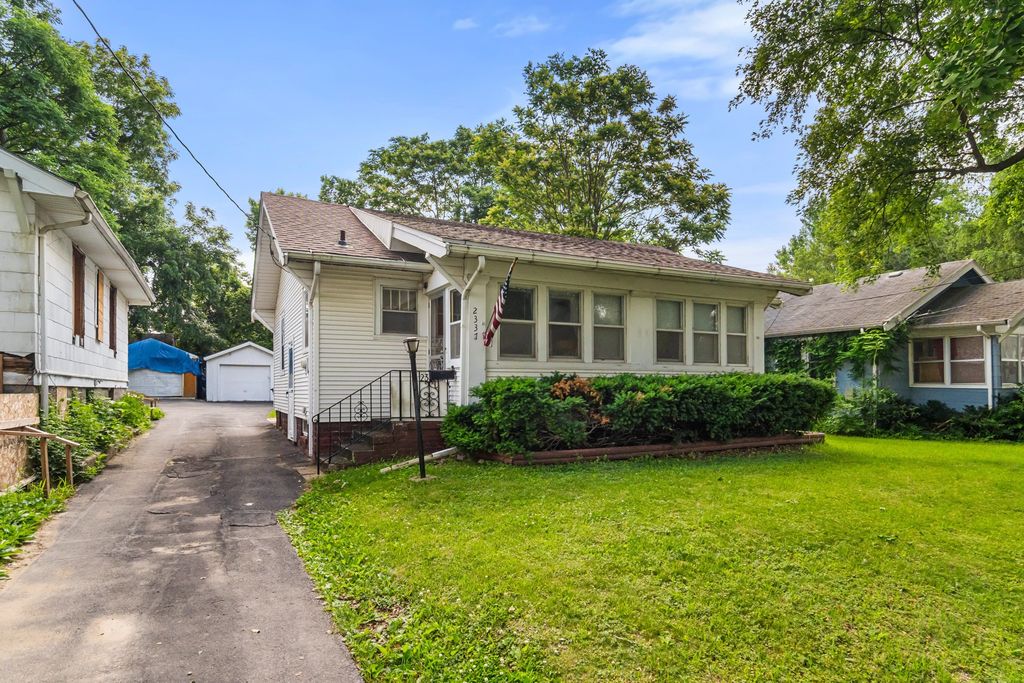 2337 Amherst Street, Des Moines, IA 50313