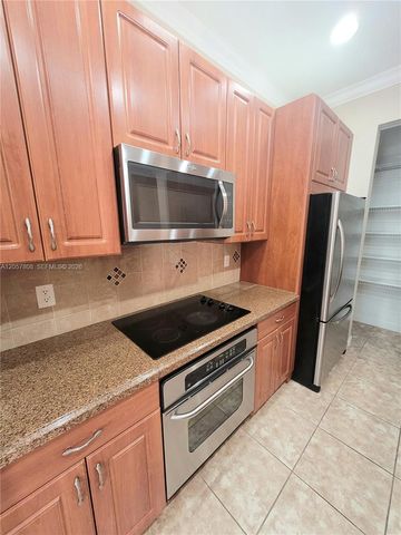 8707 Buckskin Manor 512, Davie, FL 33328