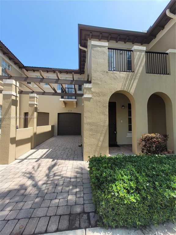 8707 Buckskin Manor 512, Davie, FL 33328