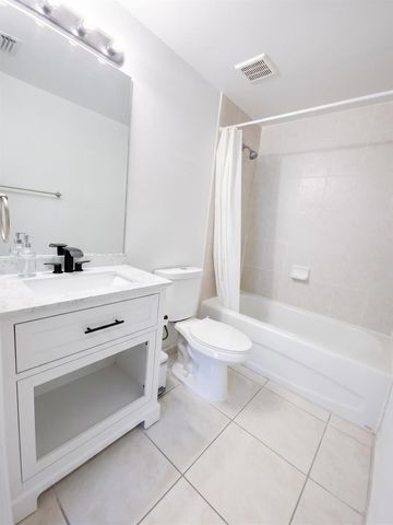 7240 NW 114th Avenue 304, Doral, FL 33178
