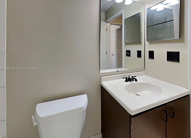 15970 SW 81st Ter, Miami, FL 33193