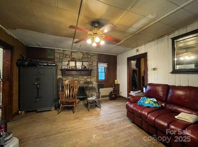 130 Lookout Road, Asheville, NC 28804