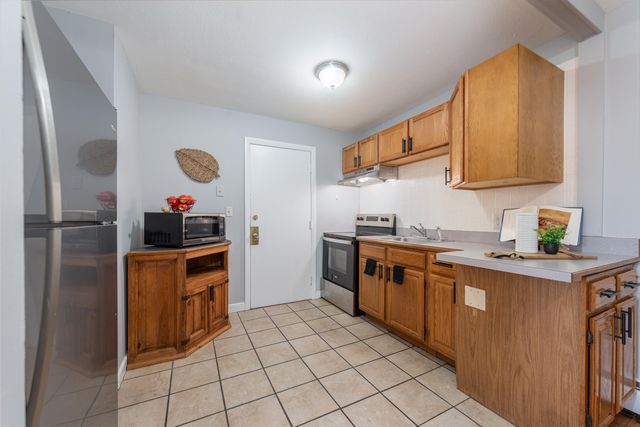 1 Brook Rd Apt 12, Salem, NH 03079