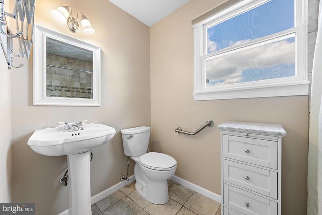 20 GEORGE DRIVE, Manahawkin, NJ 08050