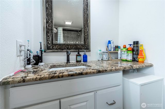 29401 Military Road S #33, Federal Way, WA 98003
