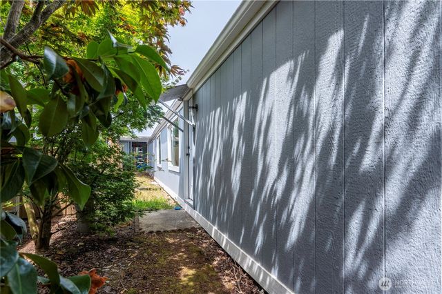 29401 Military Road S #33, Federal Way, WA 98003