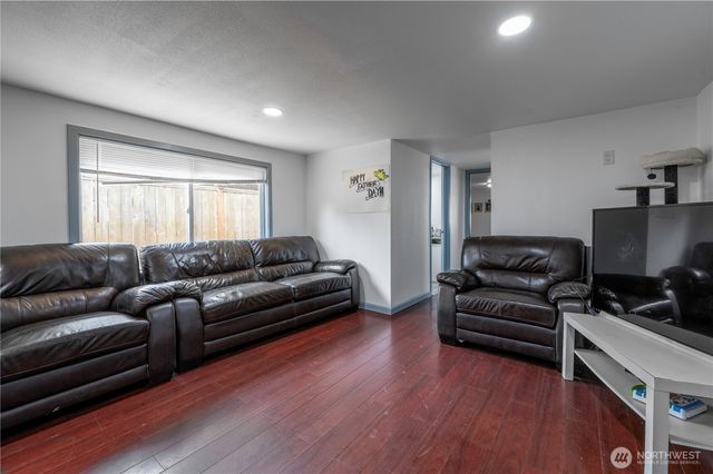 29401 Military Road S #33, Federal Way, WA 98003