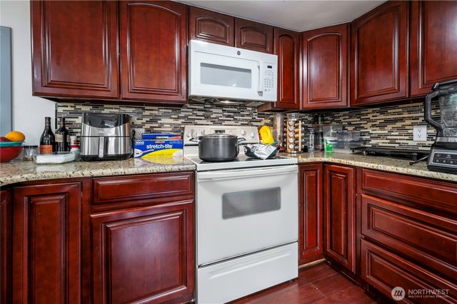 29401 Military Road S #33, Federal Way, WA 98003