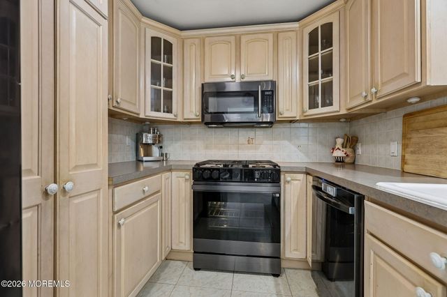 5 Lake Drive, Howell, NJ 07731