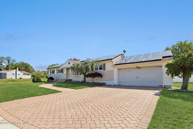 5 Lake Drive, Howell, NJ 07731