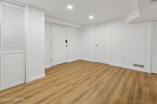 5 Lake Drive, Howell, NJ 07731