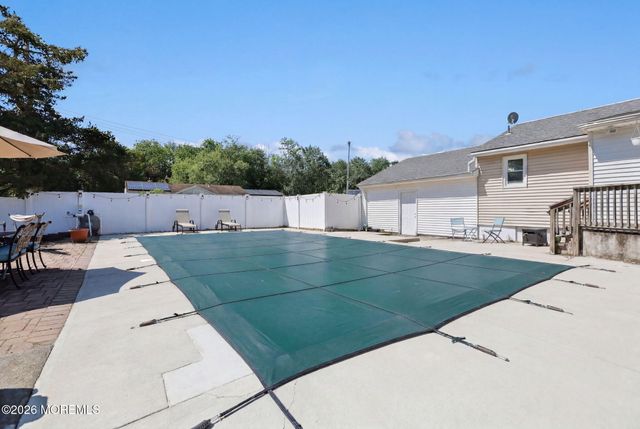 5 Lake Drive, Howell, NJ 07731