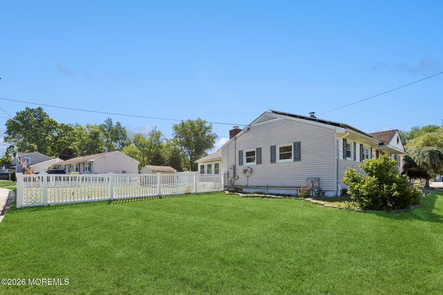 5 Lake Drive, Howell, NJ 07731