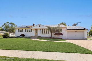 5 Lake Drive, Howell, NJ 07731