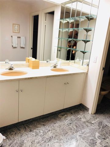 5110 San Felipe Street 273, Houston, TX 77056