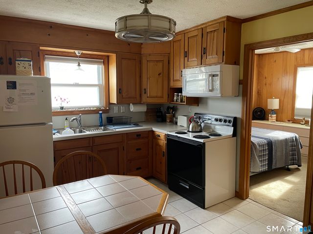 65 Old Colony Road, Old Lyme, CT 06371