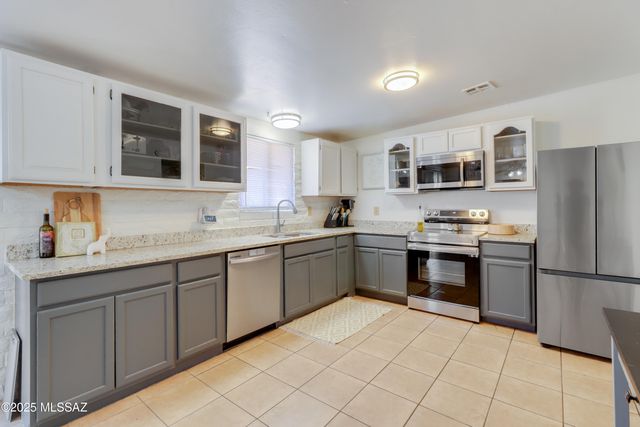 7231 E Pomegranate Street, Tucson, AZ 85730