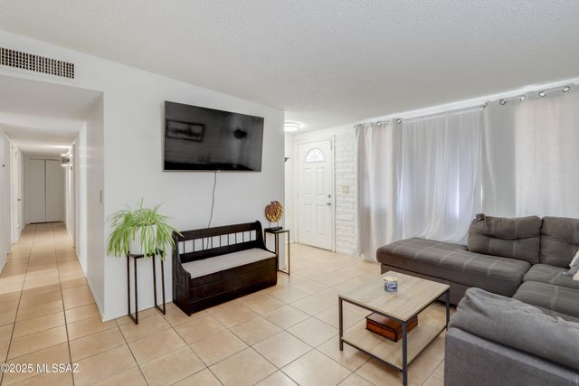 7231 E Pomegranate Street, Tucson, AZ 85730