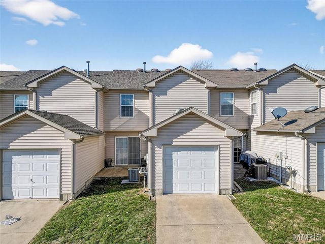 390 Montclair Tower Drive, St Charles, MO 63303