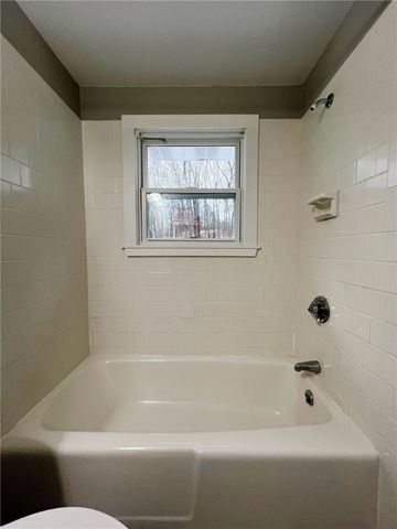 361 Privilege Street 2L, Woonsocket, RI 02895