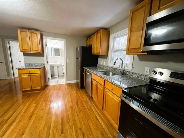 361 Privilege Street 2L, Woonsocket, RI 02895