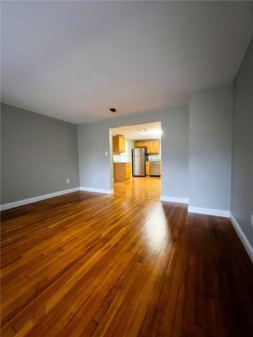 361 Privilege Street 2L, Woonsocket, RI 02895