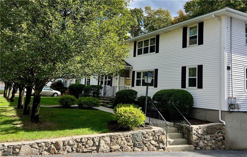 361 Privilege Street 2L, Woonsocket, RI 02895