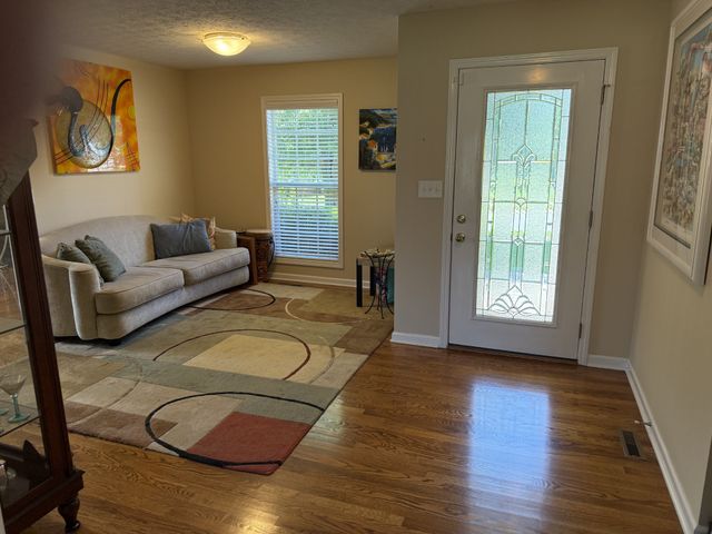 645 Weathervane Dr, Gallatin, TN 37066